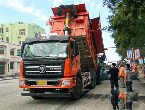 福田汽車(chē)前置頂油缸